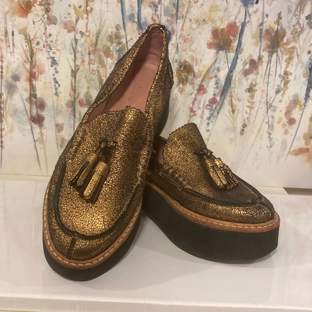 Vintage Sibyl Vane | Made in Argentina | Gold leather platform penny loafers